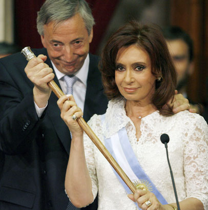 LA ABUELA COOL  QUE SABE ALGO DE POLÍTICA