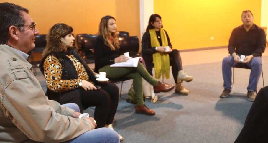 ¿Y? UNA RONDA DE CAFÉ Y UNA FOTO PARA LA TRIBUNA