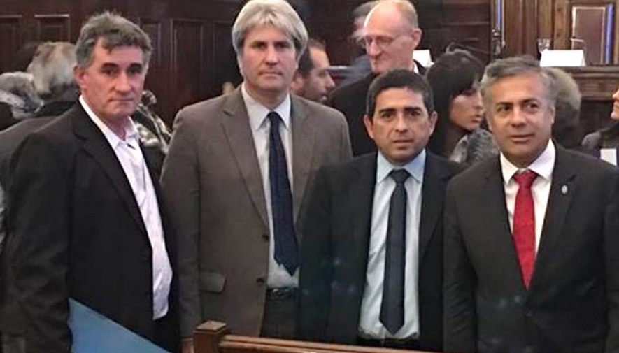 “DECLARESE DE INTERES EL MEDIO MILLON DE PESOS QUE PERCIBE MENSULAMENTE J. VILCHES EN CONCEPTO DE DIETA”