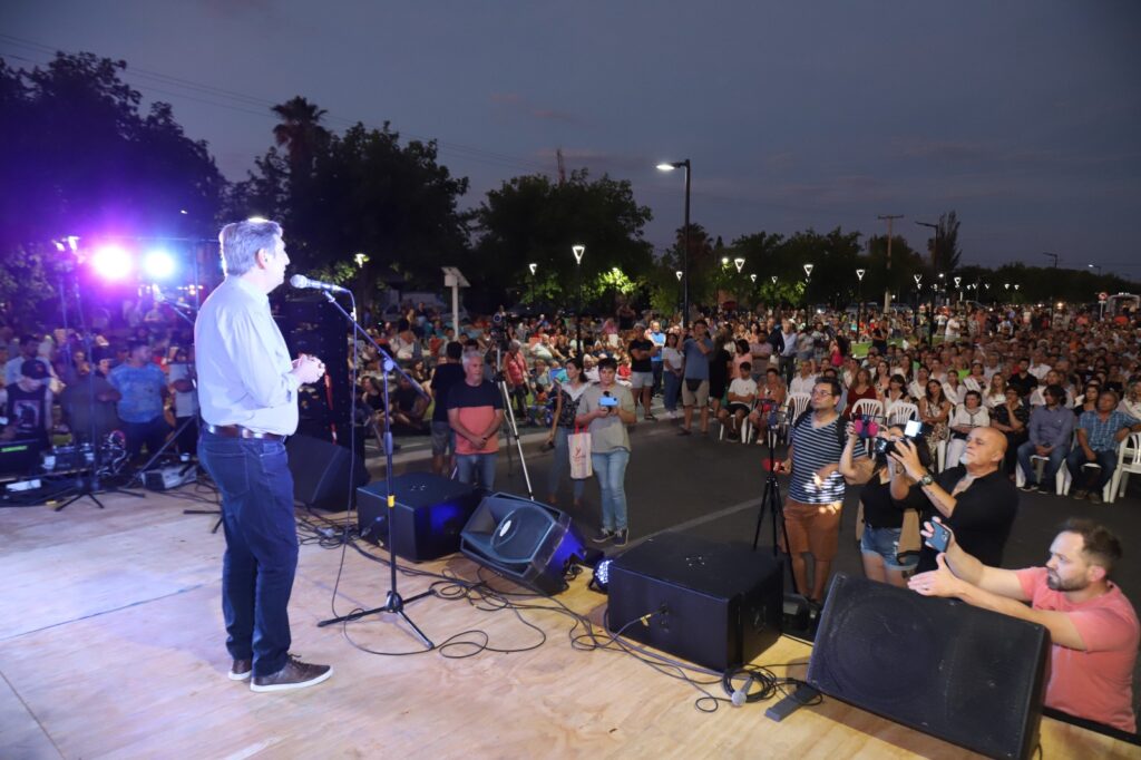 EMIR FÉLIX TERMINÓ SU GESTIÓN ACOMPAÑADO POR UNA MULTITUD DE VECINOS
