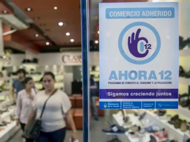 PAGAR EL MINIMO EN LAS TARJETAS Y CUOTAS EN AHORA 12, AFUERA!!!