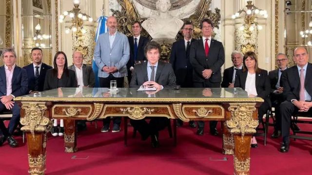 ANTES Y DESPÚES DEL DNU DE MILEI: COMO AFECTA LA VIDA DE LOS ARGENTINOS