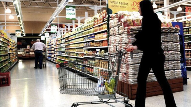 CON UNA INFLACIÓN EN ENERO DEL 20,6% UNA FAMILIA NECESITÓ CASI $600.000 PARA NO CAER EN LA POBREZA