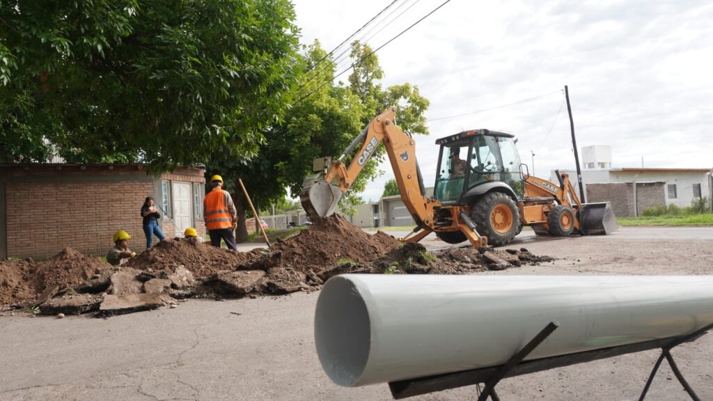 SE EXTIENDE LA RED DE AGUA Y CLOACAS EN ALVEAR