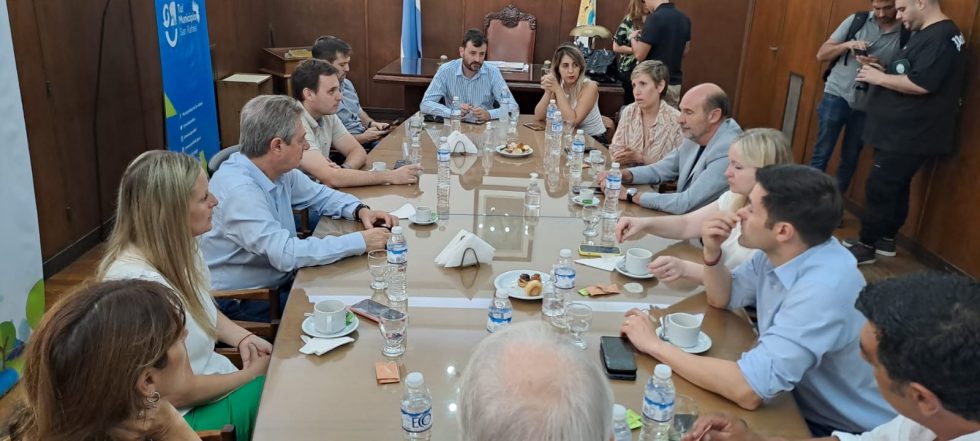 FELIX RECIBE FUNCIONARIOS PROVINCIALES PARA MITIGAR LOS DAÑOS DE LA ÚLTIMA TORMENTA