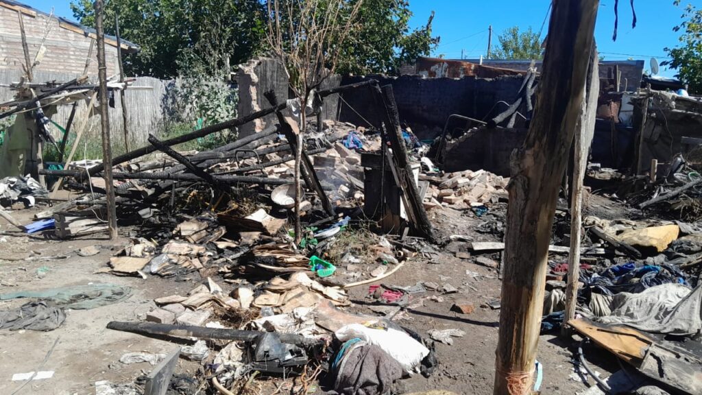 EL MUNICIPIO ASISTE A QUIENES PERDIERON TODO EN UN INCENDIO EN REAL DEL PADRE