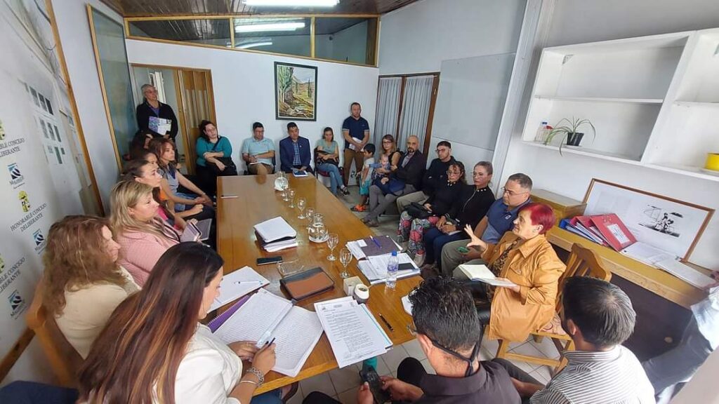 MUNICIPIO Y HCD SE REUNEN DEBIDO A LA PROBLEMÁTICA DOCENTE MUNICIPAL
