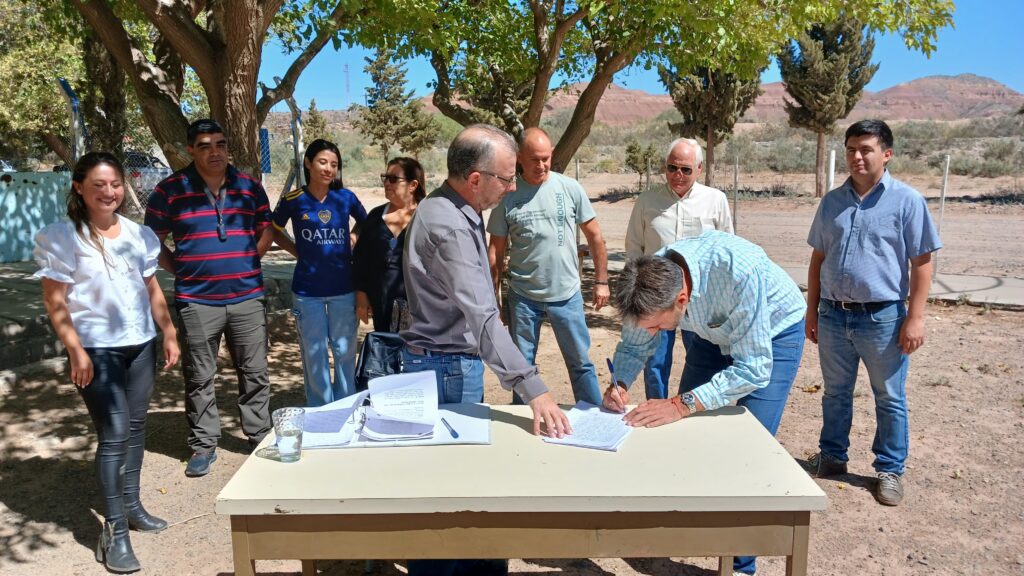 ENTREGA DE TIERRAS EN PATA MORA