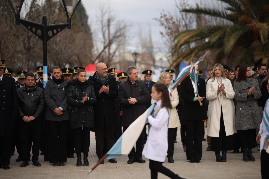 DÍA DE LA BANDERA: CIENTOS DE ESTUDIANTES, CADETES Y SOLDADOS JURARON LA INSIGNIA PATRIA