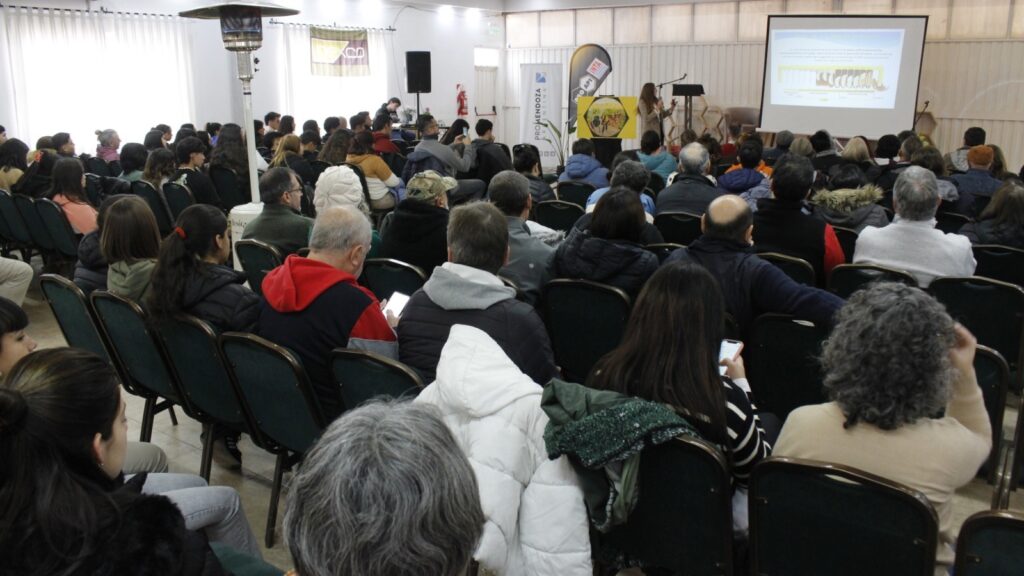 Primer Encuentro Internacional Apícola En El Sur