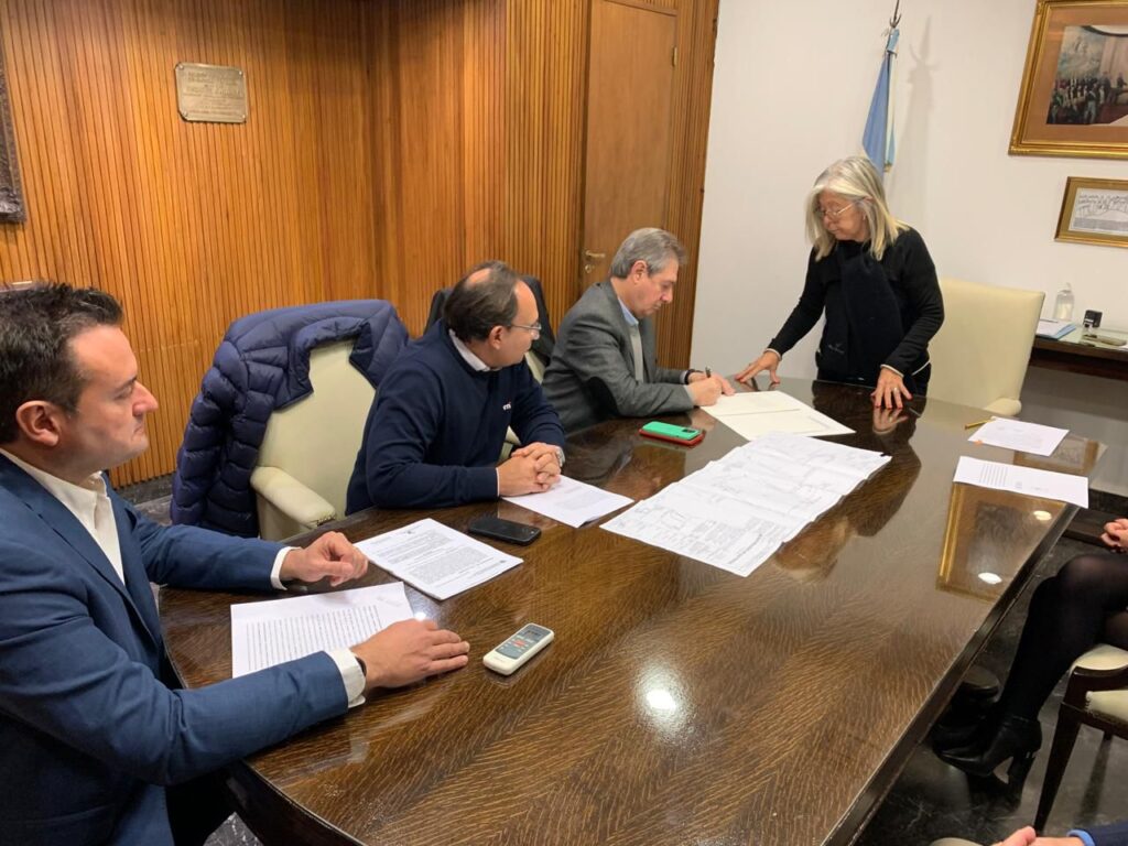 FÉLIX CEDIÓ TERRENOS A LA AFIP PARA OFICIALIZAR LA ZONA ADUANERA EN EL PARQUE INDUSTRIAL
