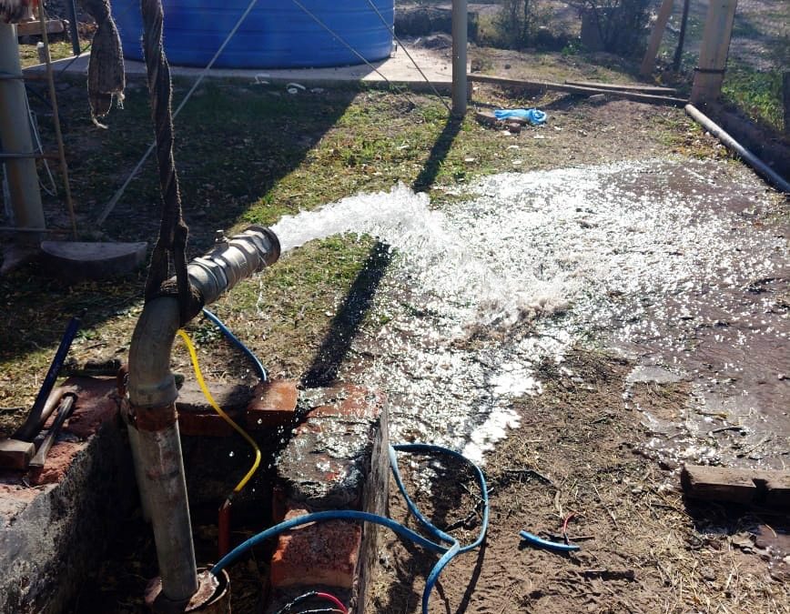 EL MUNICIPIO AYUDÓ A REPARAR LA BOMBA DE AGUA DEL DISTRITO LAS MALVINAS