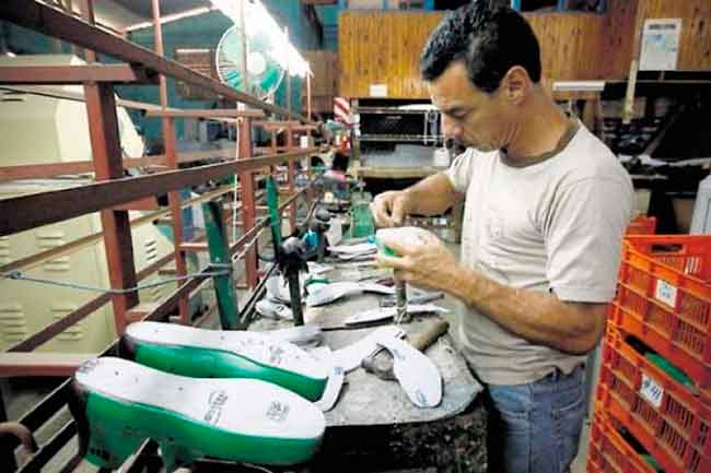 FUERTE CAIDA DEL EMPLEO FORMAL Y DE LAS PYMES