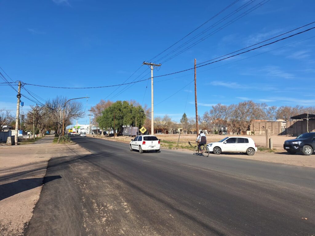 CONCLUYÓ EL ASFALTO DE ZAPATA Y SE TRABAJÓ SOBRE AVENIDA TIRASSO