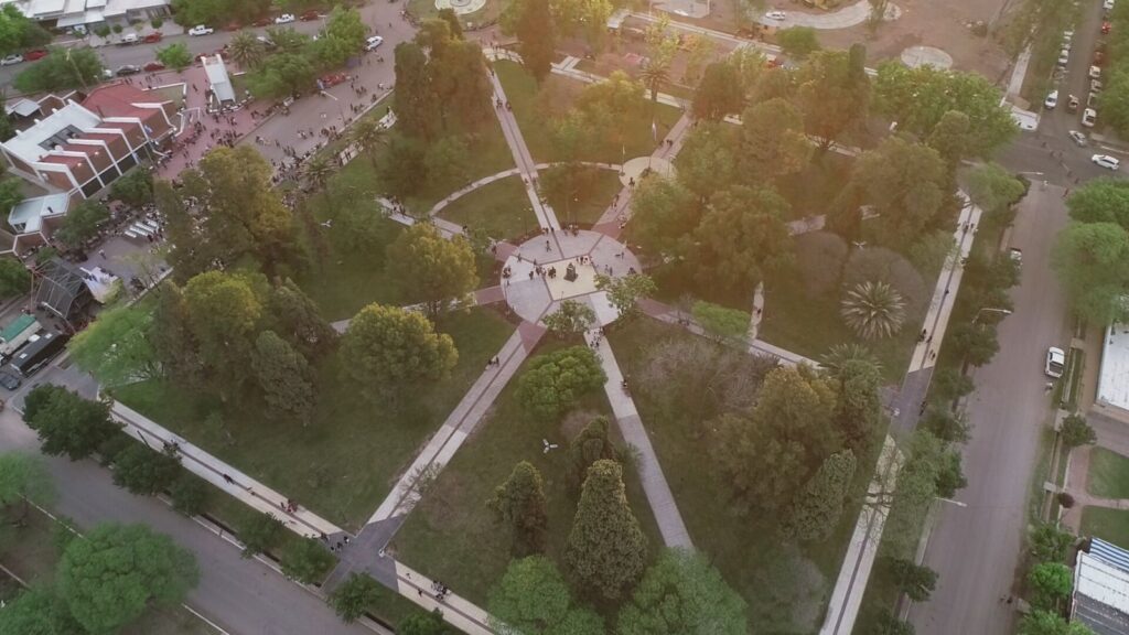 FÉLIX INAUGURÓ LA RENOVADA PLAZA DE VILLA ATUEL