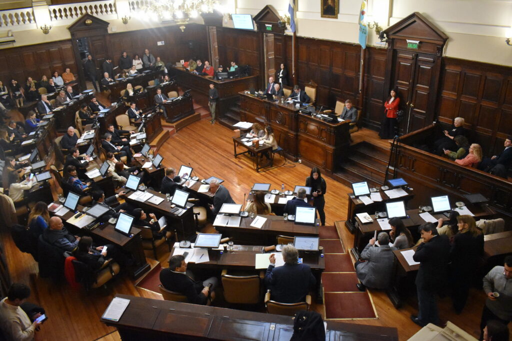 DIPUTADOS DIO MEDIA SANCIÓN A LAS LEYES DE INCENTIVO DOCENTES PEDIDO POR LA DGE
