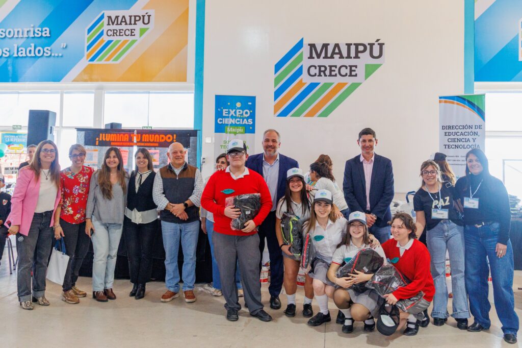 CIENTOS DE JÓVENES MAIPUCINOS PARTICIPARON DE LA EXPO CIENCIA