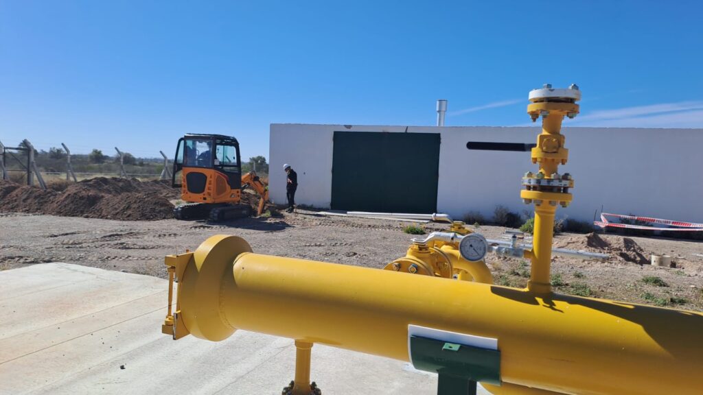 GASODUCTO EN MARCHA: SE TRABAJA EN LA PLANTA DE REGULACIÓN INTERMEDIA