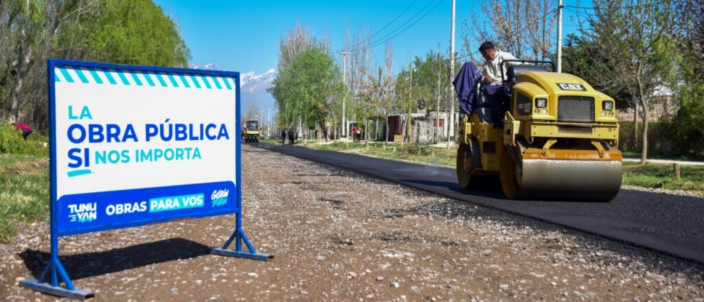 TUNUYÁN AVANZA EN UN PLAN DE ASFALTO
