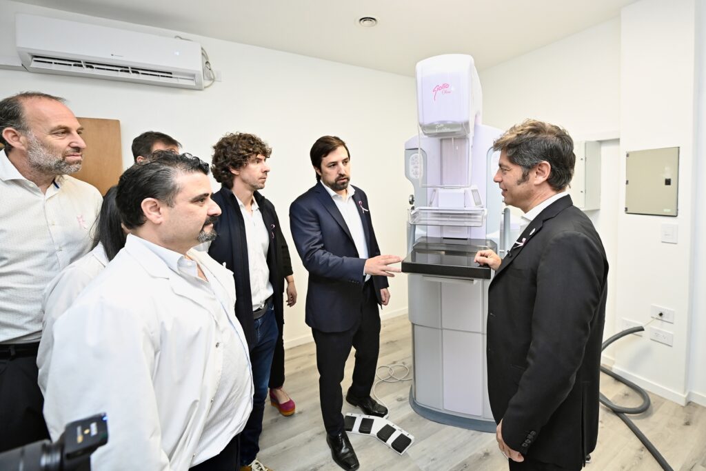 Kicillof y Kreplak recorrieron la sala de mamografía del Hospital Petrona V. Cordero