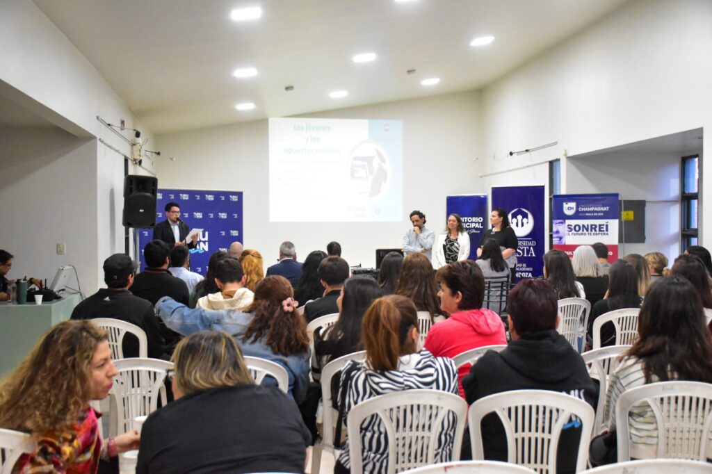 TUNUYÁN BRINDA CHARLAS PARA LA PREVENCIÓN EN APUESTAS ONLINE