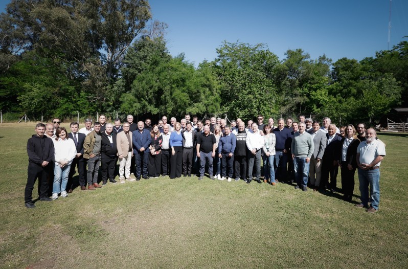 Kicillof reunió a intendentes bonaerenses y trazó su estrategia política rumbo a 2027