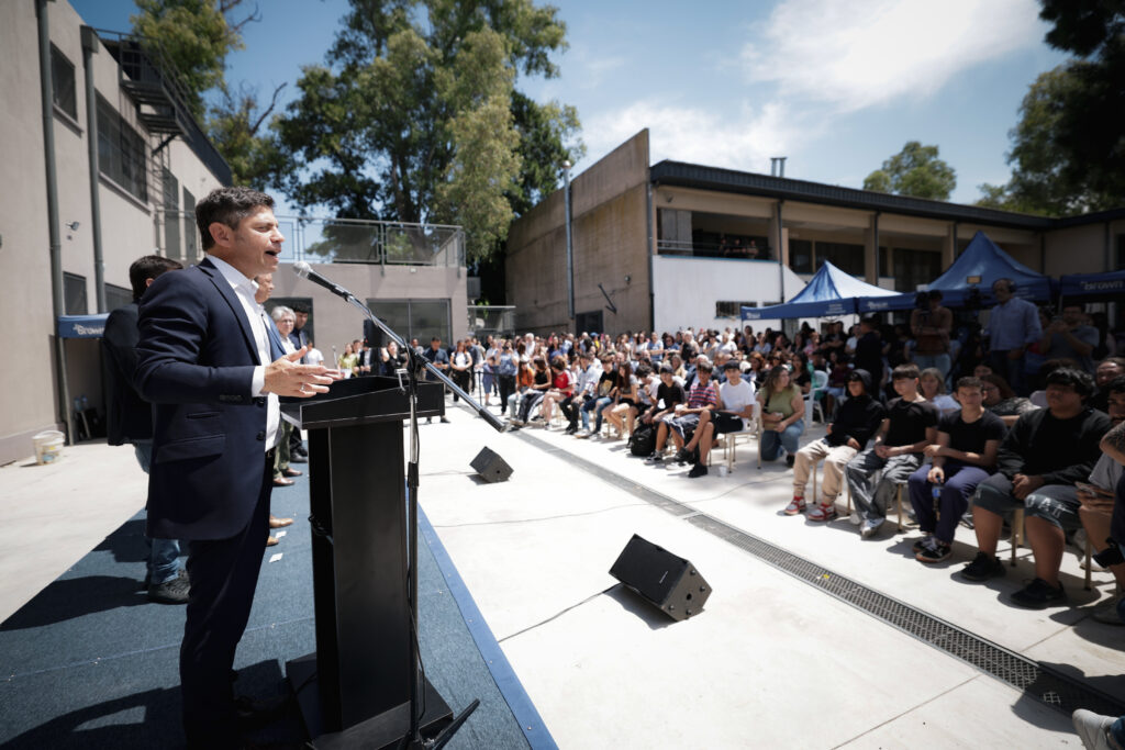 Kicillof inauguró nueva infraestructura educativa en Longchamps