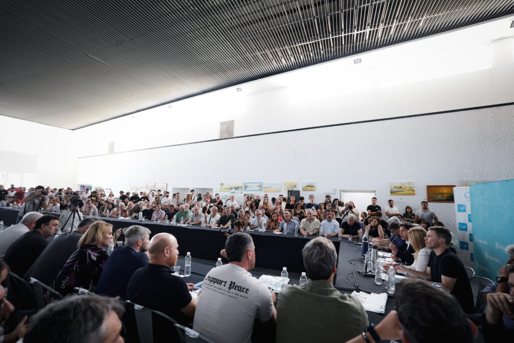 Kicillof encabezó la primera reunión productiva de la temporada