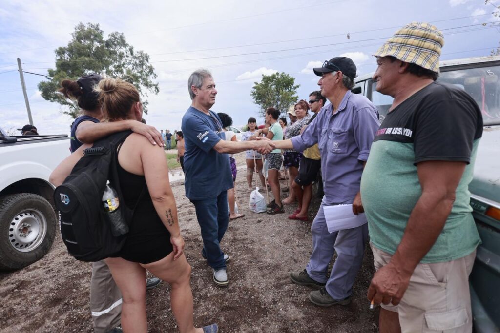 Félix supervisó los trabajos de asistencia en las zonas afectadas por las tormentas