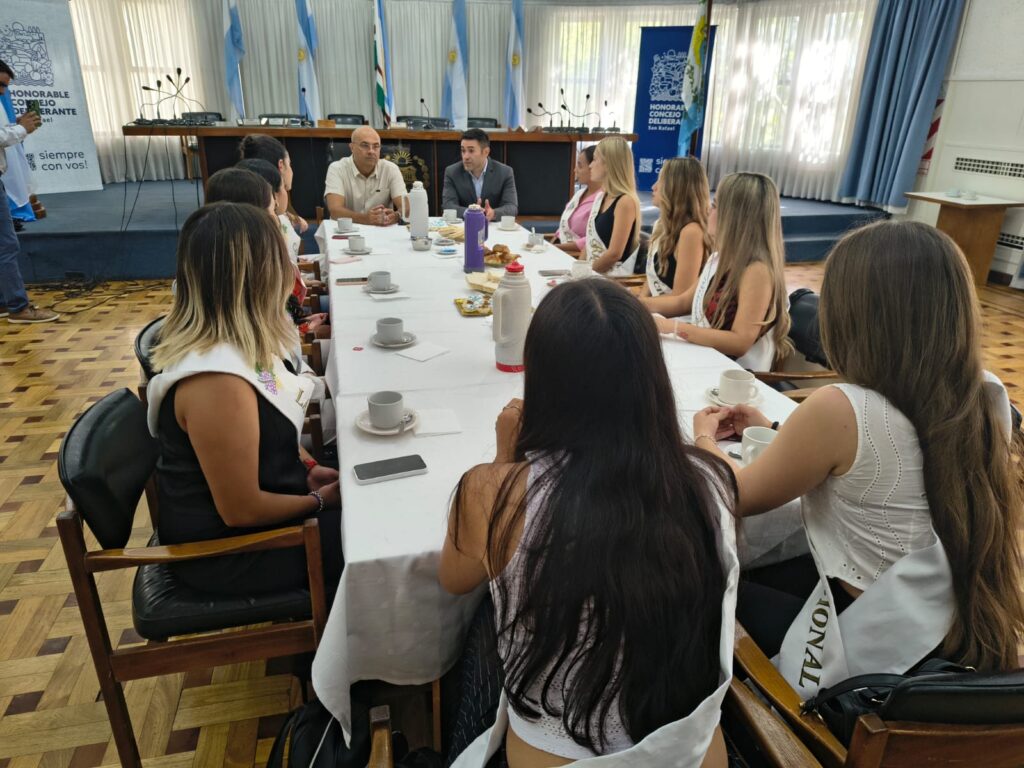 El HCD compartió un desayuno de trabajo con las representantes vendimiales