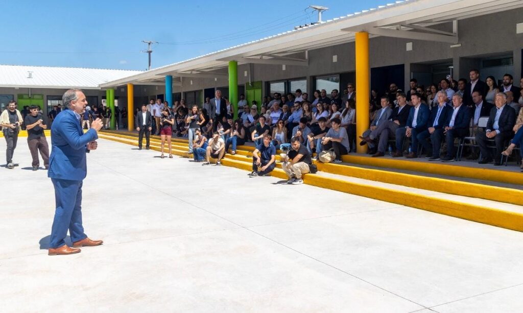 Esc. Alejandro Bermejo: un edificio construido íntegramente con fondos municipales