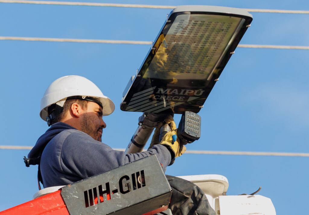 Maipú continúa avanzando con el Plan de Reconversión LED en todo el departamento