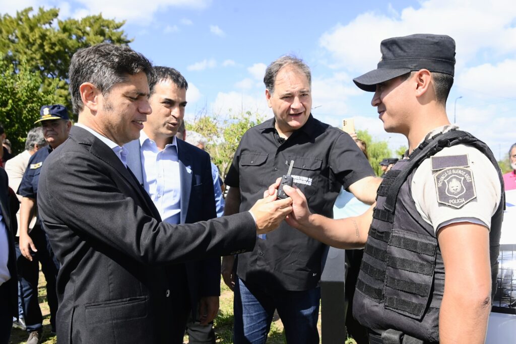 Kicillof entregó nuevos patrulleros para fortalecer la seguridad