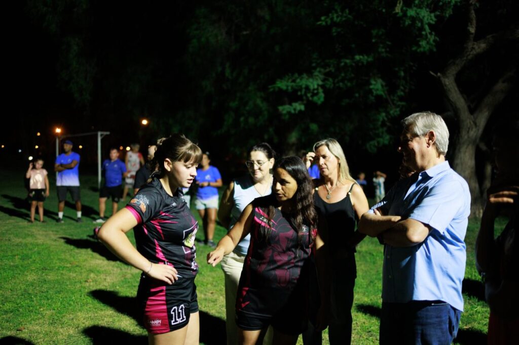 El Municipio ayudó a Los Gladiadores a iluminar su centro deportivo