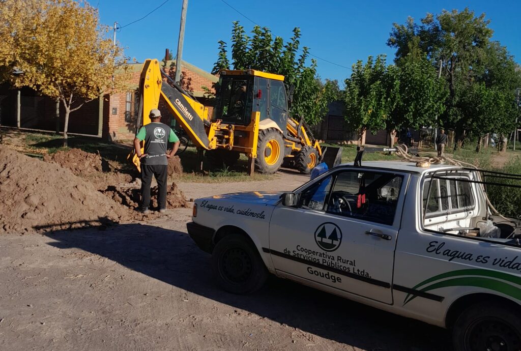 El municipio realiza obras de agua potable en el distrito de Goudge