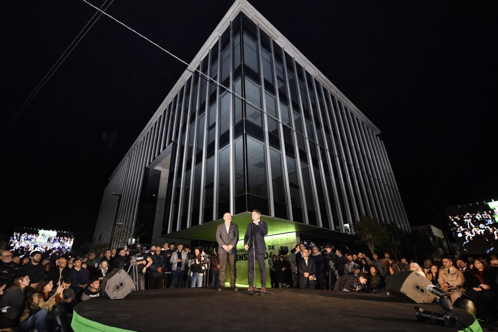 Kicillof y Secco inauguraron el nuevo edificio del Palacio Municipal de Ensenada