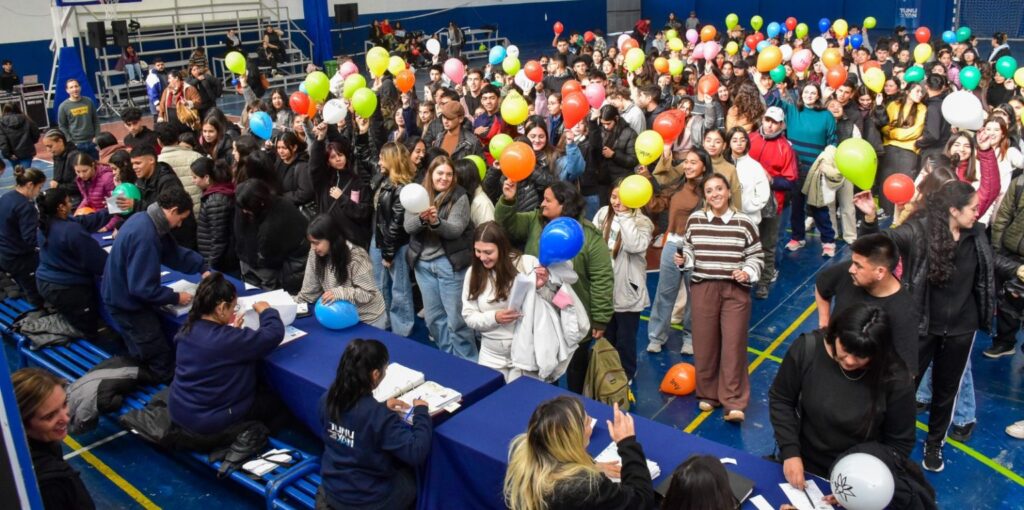 Más de 300 estudiantes ya tienen su Beca de transporte