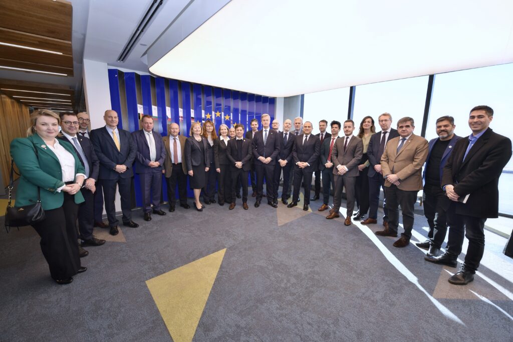 Kicillof se reunió con el embajador de la Unión Europea y representantes diplomáticos de países del bloque regionala