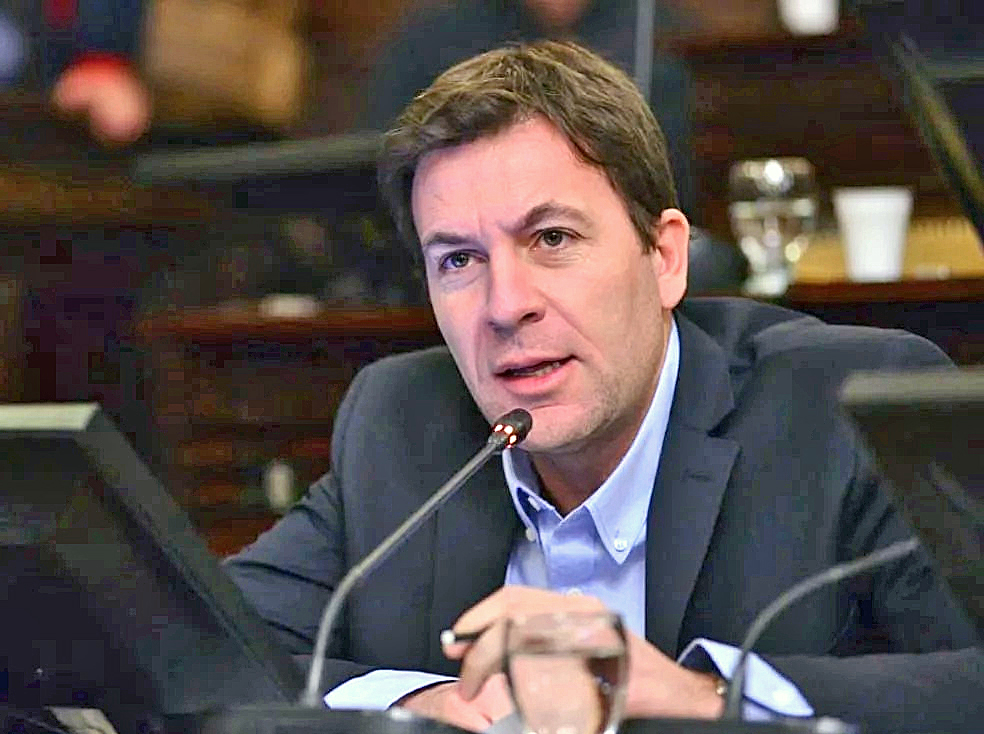 Luego de que Cornejo quedara entre los gobernadores peor valorados del país, Sat propone un rescate financiero para las familias mendocinas