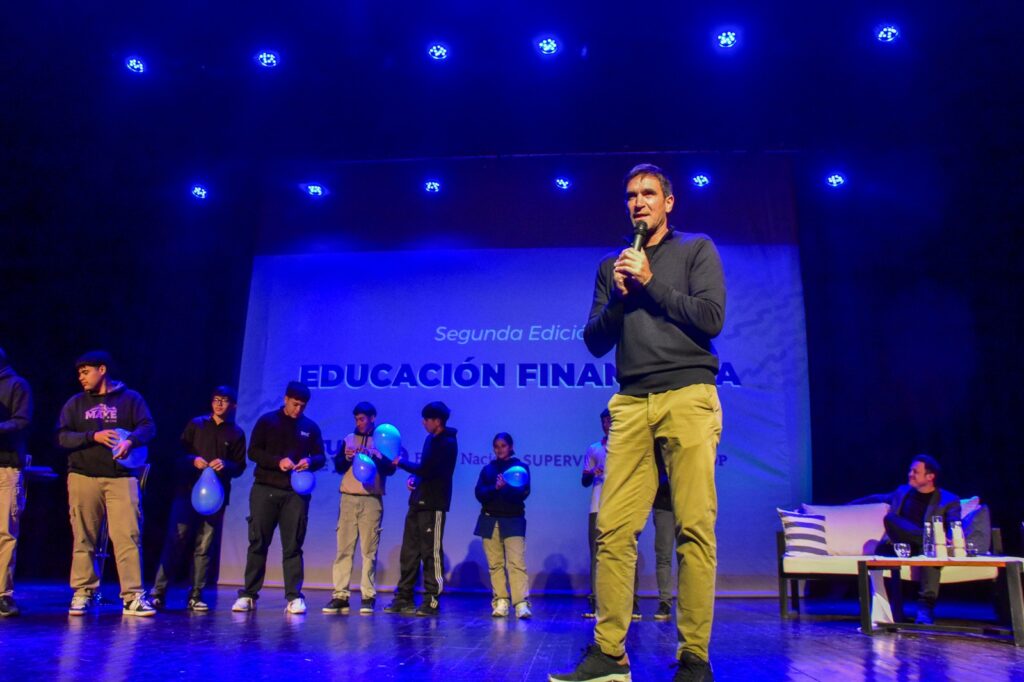 Más de 400 alumnos participaron de una jornada de capacitación financiera