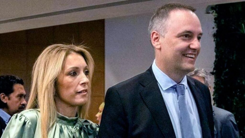 La esposa de Adorni, recibió 55 millones de pesos de una empresa que compite por Tecnópolis