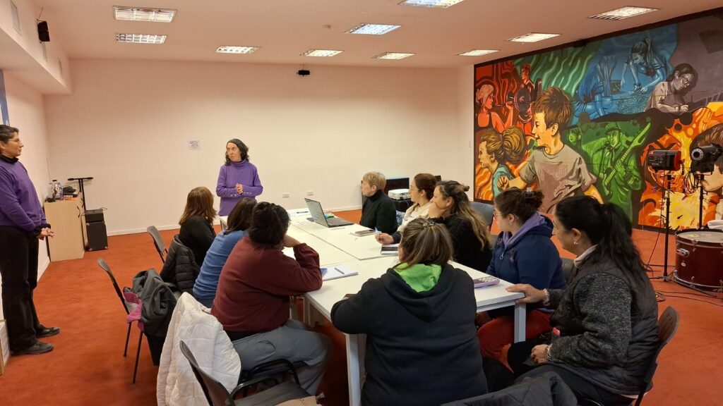 Se capacitó a emprendedores en diseño de etiquetas y flyers
