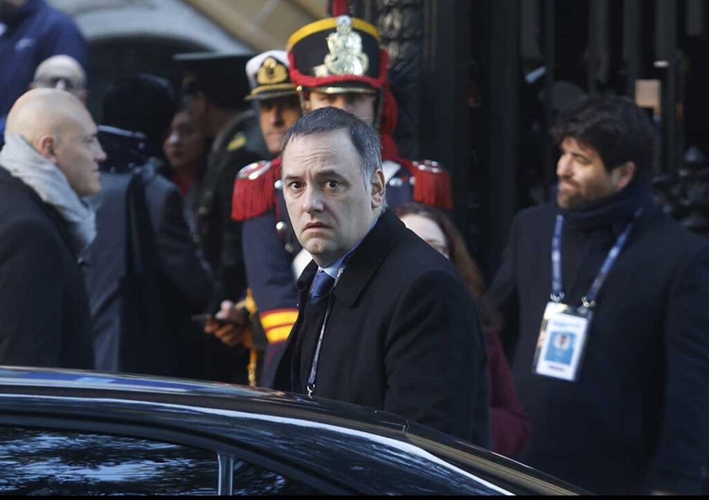Adorni declaró que ganó USD 600 mil en bitcoin pero decidió vivir «como si no los tuviera»